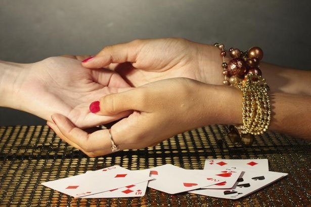 talk-to-a-fortune-teller-online-for-palm-reading-3801745