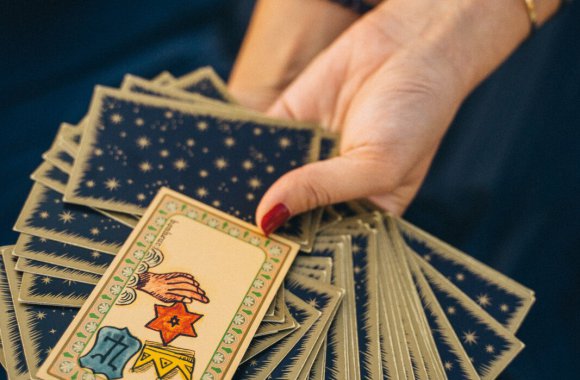 Fortune Teller In Toronto: Check If Someone Jinxed You